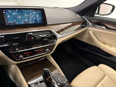 Used 2018 BMW 530i xDrive image 22