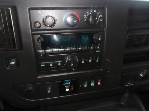 Used 2018 Chevrolet Express 3500 LT w/ LT Preferred Equipment Group image 17