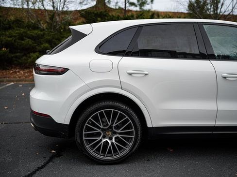 Used 2021 Porsche Cayenne S image 10