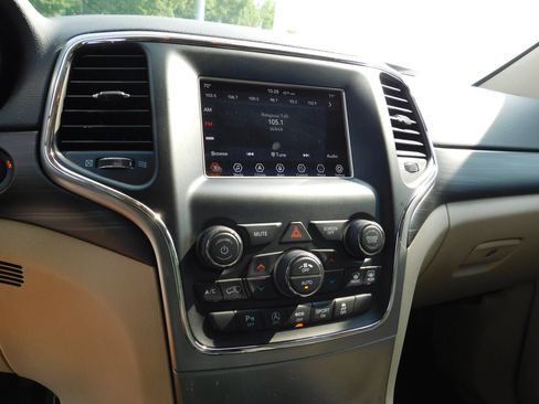 Used 2021 Jeep Grand Cherokee Laredo AWD/4WD image 20