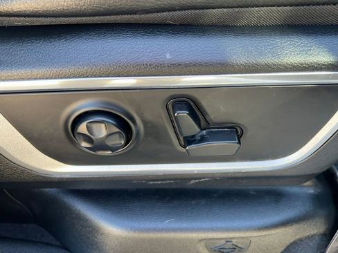 Used 2019 RAM 1500 Laramie AWD/4WD image 9