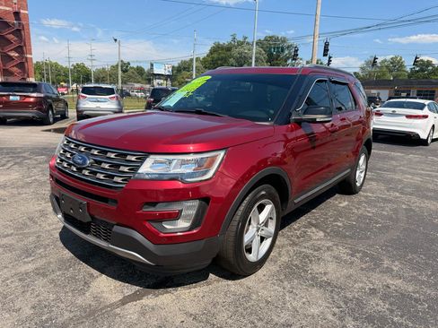 Used 2016 Ford Explorer XLT w/ Equipment Group 202A AWD/4WD image 3