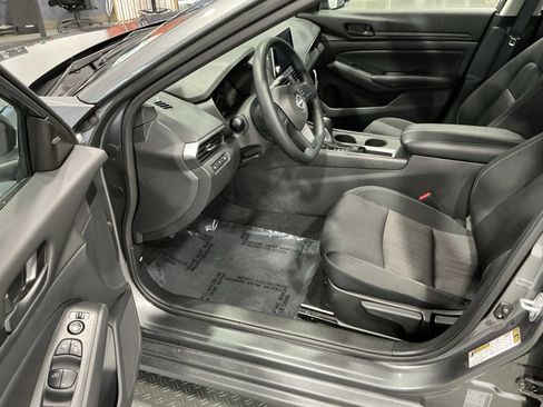 Used 2025 Nissan Altima 2.5 S image 3