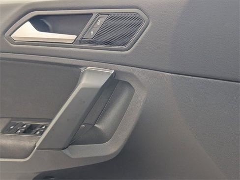 Used 2019 Volkswagen Tiguan S image 23