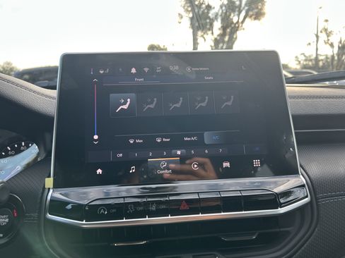 New 2026 Jeep Compass Latitude image 45