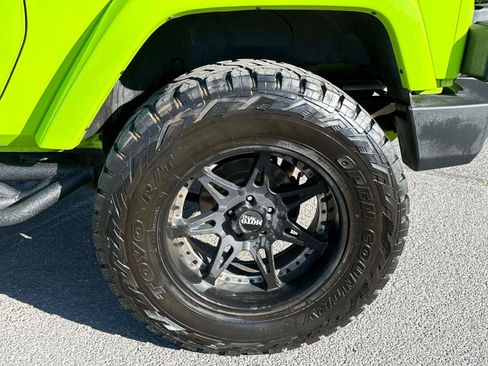 Used 2012 Jeep Wrangler Sahara w/ Connectivity Group AWD/4WD image 7
