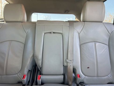 Used 2014 Chevrolet Traverse LT image 26