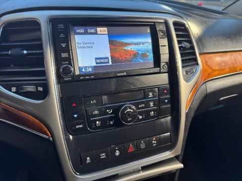 Used 2011 Jeep Grand Cherokee Overland image 23