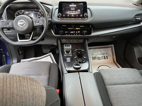 Used 2021 Nissan Rogue SV image 16