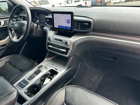 Used 2020 Ford Explorer XLT w/ Equipment Group 202A RWD image 16