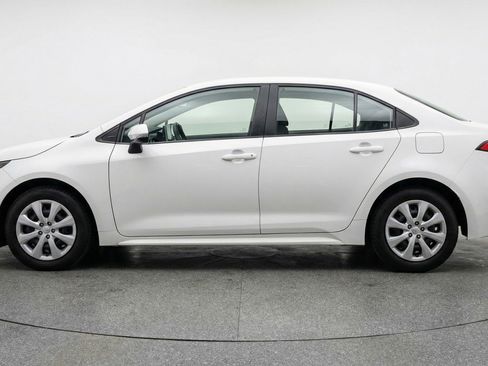 Used 2025 Toyota Corolla LE image 5