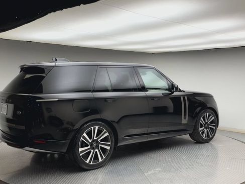 Used 2023 Land Rover Range Rover SE AWD/4WD image 2