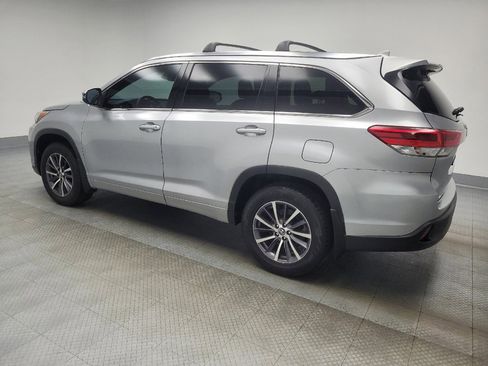 Used 2017 Toyota Highlander XLE w/ Carpet Mat Package image 3
