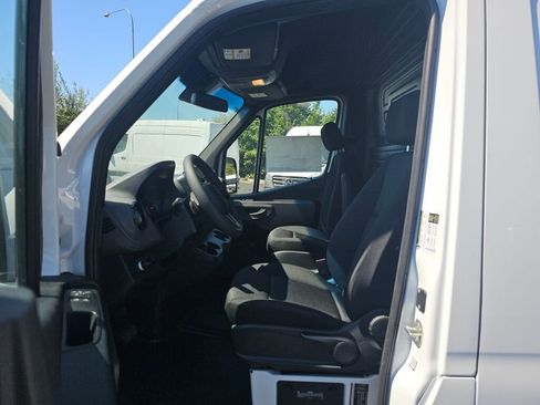 New 2024 Mercedes-Benz Sprinter 144 Cargo image 17