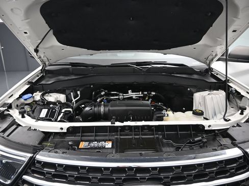 Certified 2023 Ford Explorer XLT w/ Equipment Group 202A RWD image 27