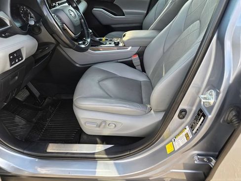 Used 2021 Toyota Highlander Platinum AWD/4WD image 21
