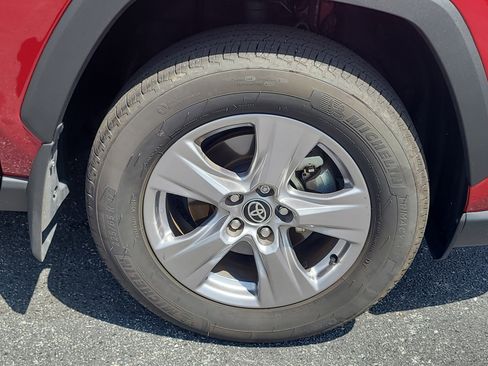 Certified 2025 Toyota RAV4 XLE w/ Convenience Package FWD image 10