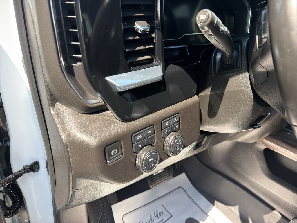 Used 2025 Chevrolet Silverado 3500 LTZ w/ LTZ Convenience Package AWD/4WD image 13