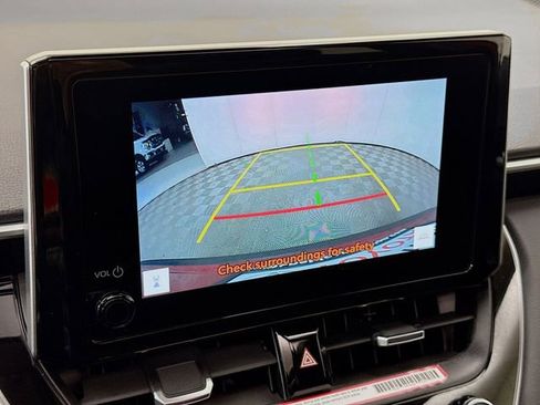 Used 2023 Toyota Corolla Cross XLE w/ Convenience Package FWD image 14
