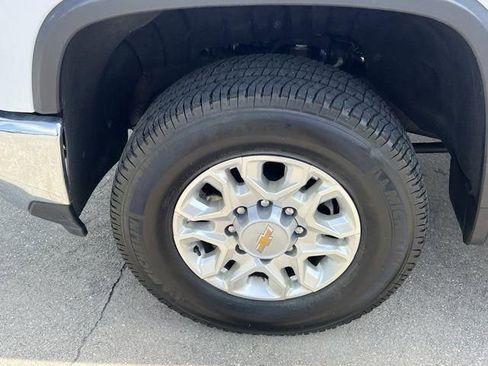 Used 2025 Chevrolet Silverado 2500 LT AWD/4WD image 12