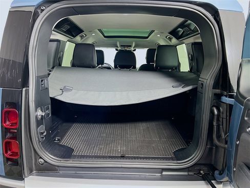 Used 2024 Land Rover Defender 110 S image 28