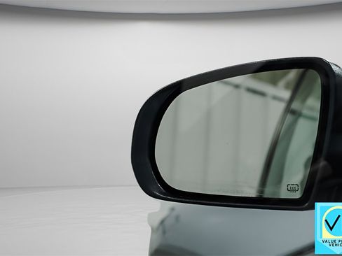 Used 2017 Jeep Cherokee Latitude w/ Cold Weather Group image 40