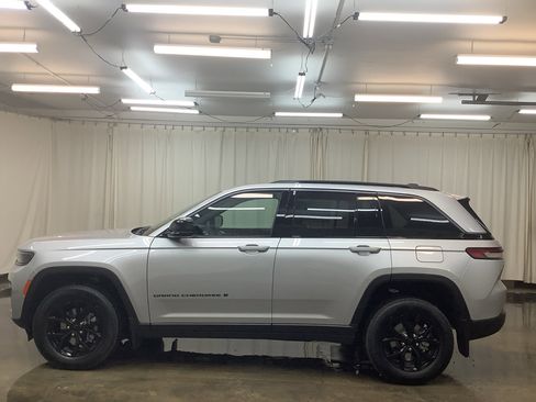 New 2026 Jeep Grand Cherokee Altitude AWD/4WD image 10