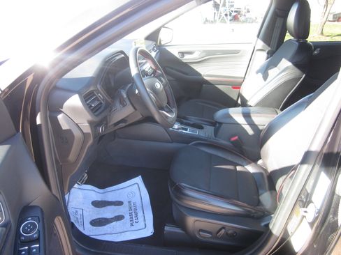 Used 2024 Ford Escape ST-Line image 11