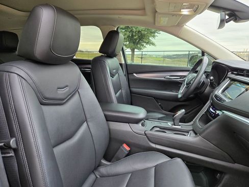 Used 2018 Cadillac XT5 Luxury w/ Driver Awareness Package image 29