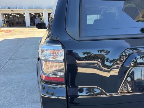 Used 2023 Toyota 4Runner SR5 Premium w/ Moonroof Package RWD image 6