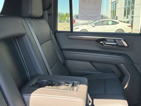 Used 2025 Chevrolet Suburban Z71 AWD/4WD image 56