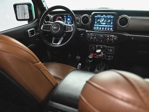 Used 2020 Jeep Gladiator Rubicon AWD/4WD image 32