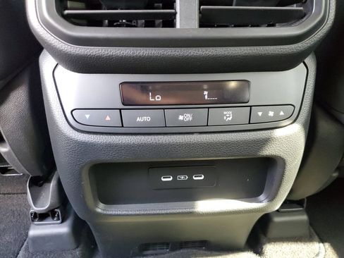 Used 2025 Honda Pilot EX-L image 12