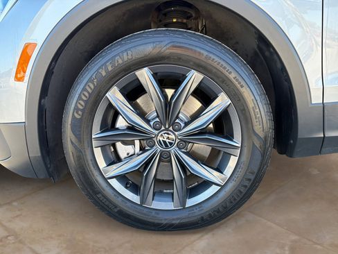 Certified 2022 Volkswagen Tiguan SE image 24