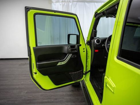 Used 2017 Jeep Wrangler Unlimited Rubicon image 16