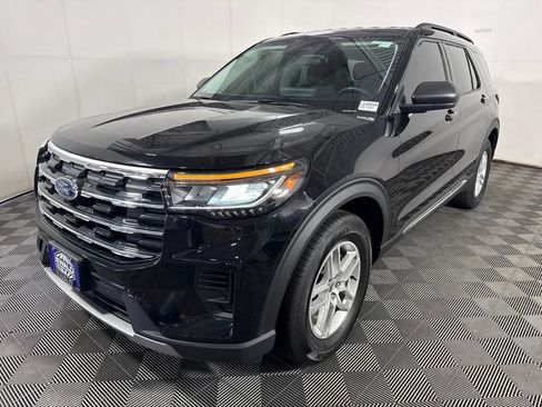 Used 2025 Ford Explorer Active AWD/4WD image 5