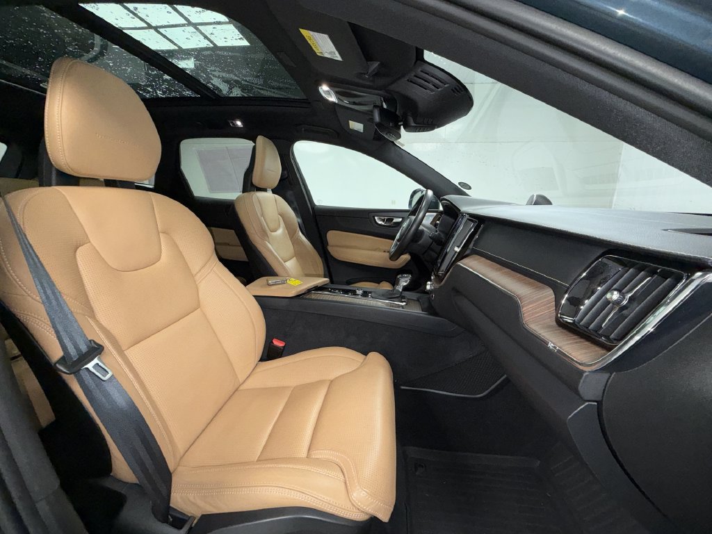 Used 2018 Volvo XC60 T6 Inscription w/ Luxury Seat Package AWD/4WD image 18