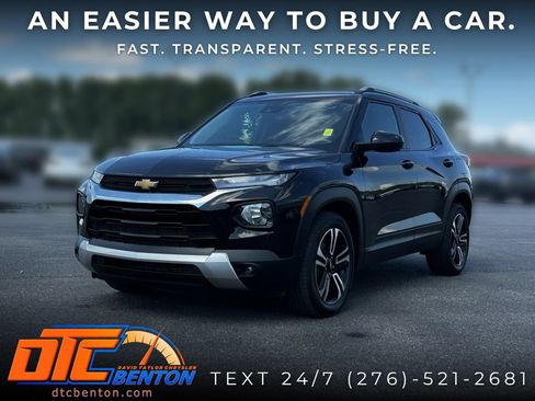 Used 2023 Chevrolet TrailBlazer LT w/ Convenience Package FWD image 3
