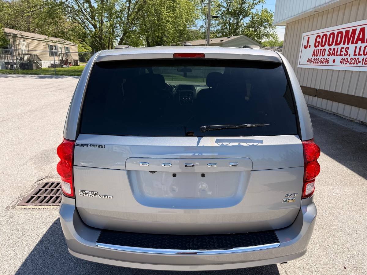 Used 2017 Dodge Grand Caravan SXT FWD image 6