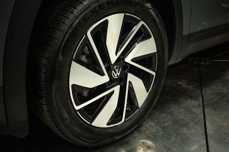 Used 2025 Volkswagen Atlas SE AWD/4WD image 3