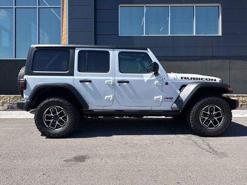 Used 2025 Jeep Wrangler Unlimited Rubicon w/ Convenience Group AWD/4WD image 2