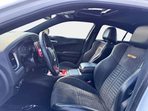 Used 2018 Dodge Charger R/T RWD image 9