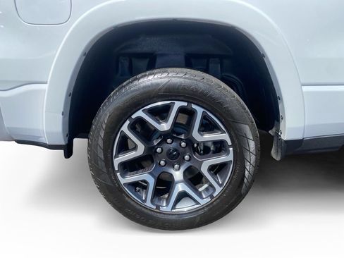 Used 2025 RAM 1500 Laramie AWD/4WD image 10