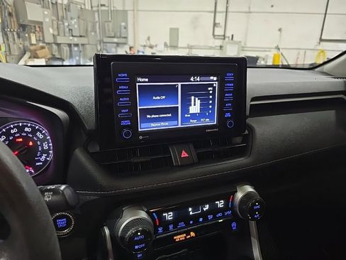Used 2021 Toyota RAV4 XLE w/ Convenience Package FWD image 19