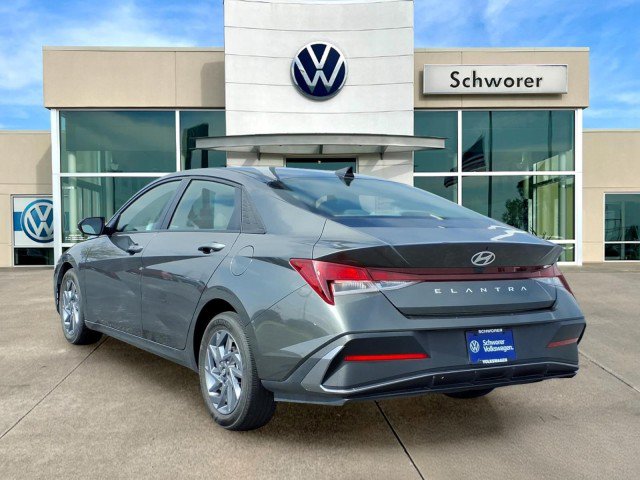 Used 2024 Hyundai Elantra SEL FWD image 8