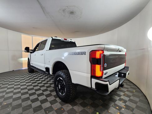 Certified 2025 Ford F250 Platinum w/ Tremor Off-Road Package image 5