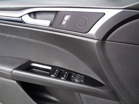 Used 2015 Ford Fusion SE w/ Equipment Group 201A image 9