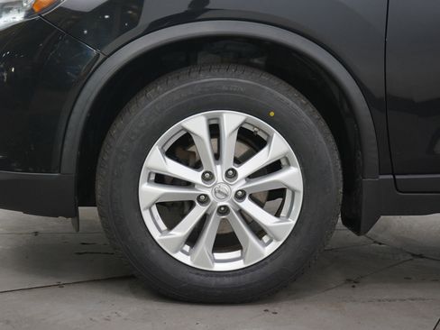 Used 2016 Nissan Rogue SV w/ SV Premium Package AWD/4WD image 29