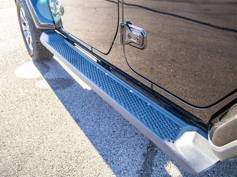 Used 2018 Jeep Wrangler Unlimited Sahara image 26