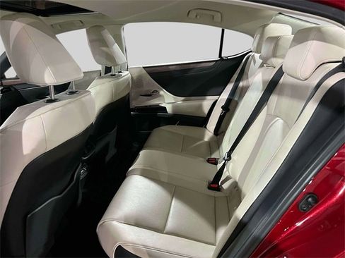 Certified 2025 Lexus ES 300h w/ Premium Package image 15